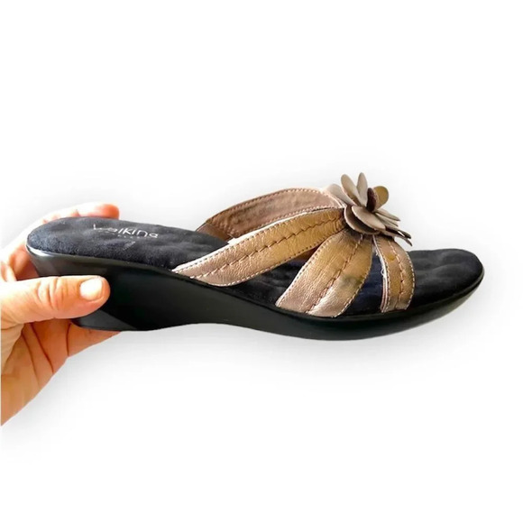 Walking Cradles Bronze Leather Wedge Sandal Size 8.5B Flower Motif‎ Comfort Shoe - Picture 1 of 10